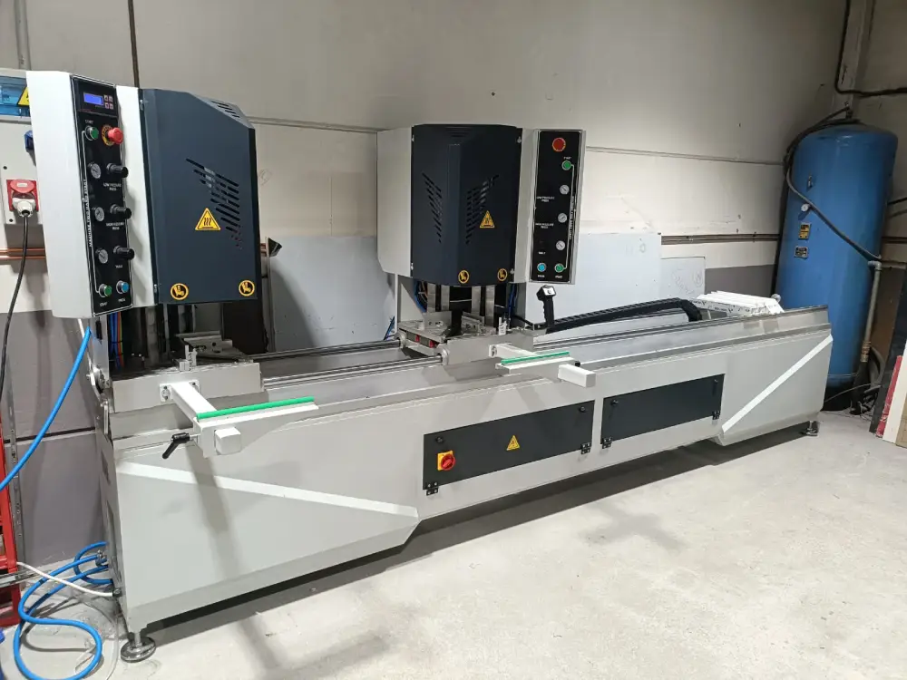 Soldadora de doble cabezal marca Intelli Mach